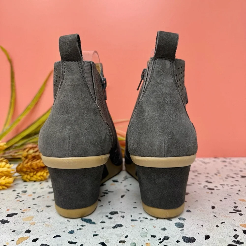 Earth Origins Cosmos Gray Suede Women’s Wedge Double Zip Peep Toe Booties Sz 12 - Picture 10 of 13